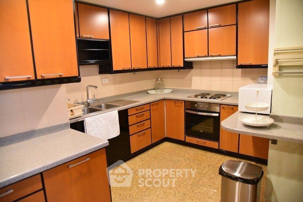 picture Spacious 4-BR 247 Sqm At The Natural Place Near MRT Phetchaburi (ID 1568576) - 3/9