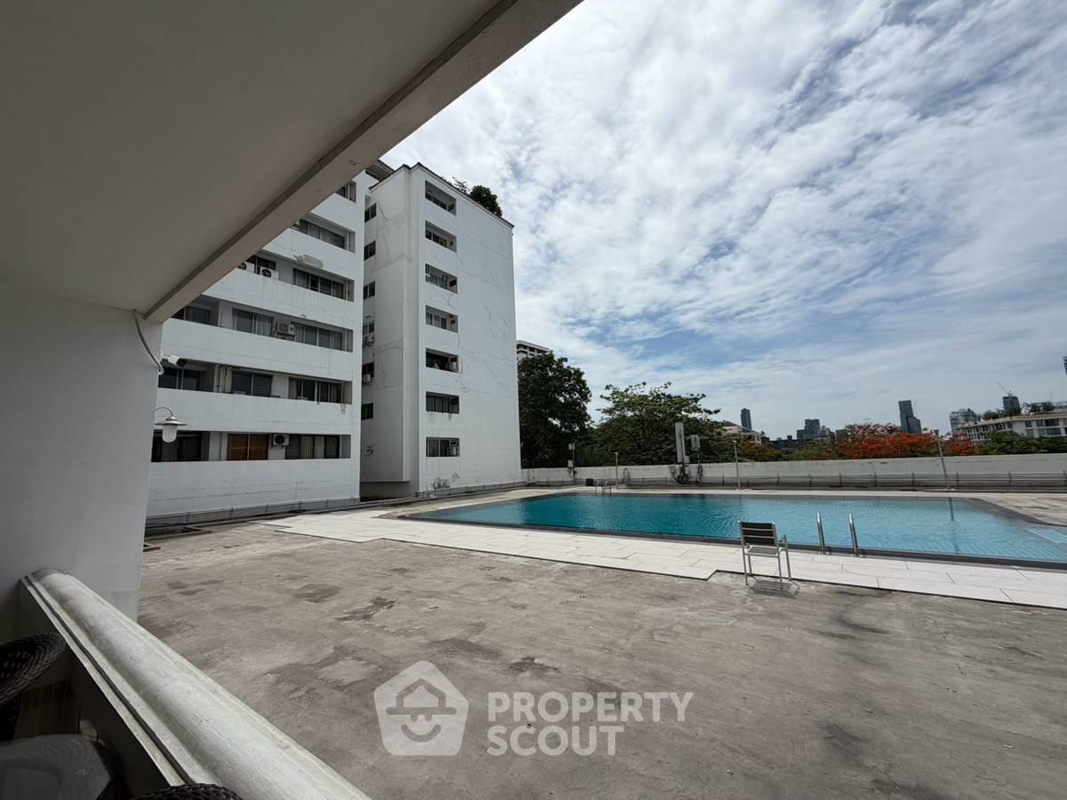 picture 17th-Floor 2-BR D.S. Tower 2 Sukhumvit 39 Near MRT Sukhumvit (ID 3405848) - 6/7
