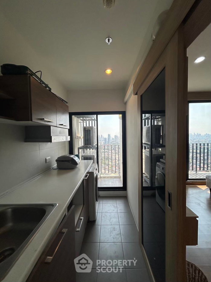 picture 31st-Floor 2-BR At The Tree Interchange, MRT Bang Pho (ID 3431350) - 3/21
