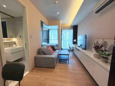 H Sukhumvit                             43