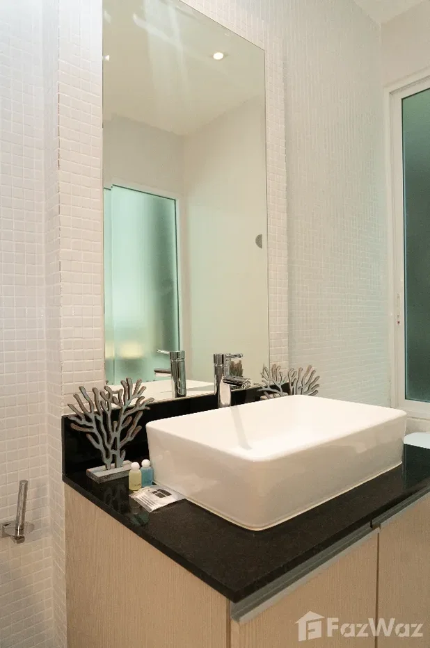 picture 2-Bedroom, 2-Bathroom Pool Access Apartment 6874899 - 12/28
