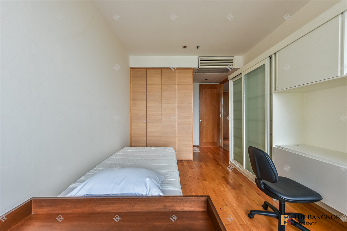 picture Comfortable and Ready to Move-in The Empire Place - 10/10