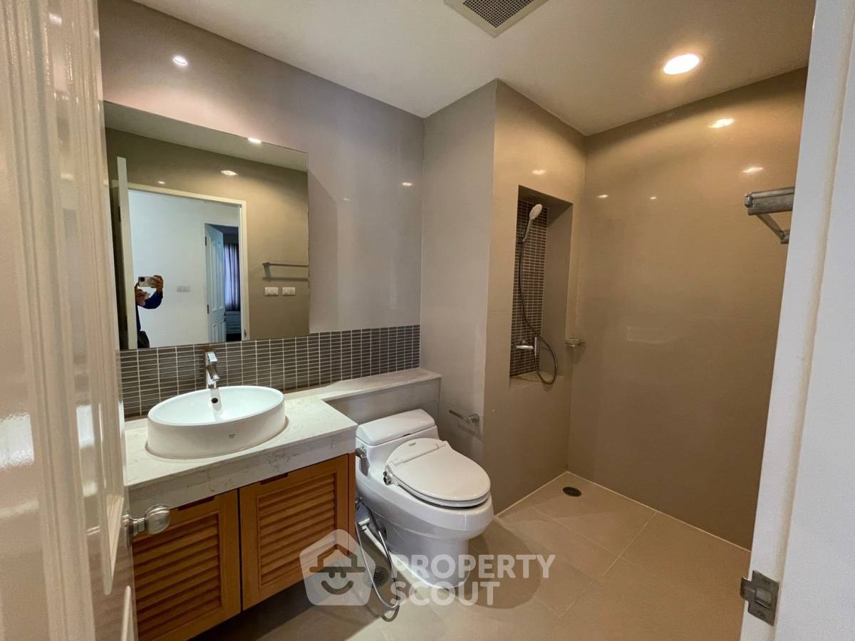 picture Spacious 2-BR 101 Sqm At The Rise Sukhumvit 39 Near BTS Phrom Phong (ID 592351) - 11/15