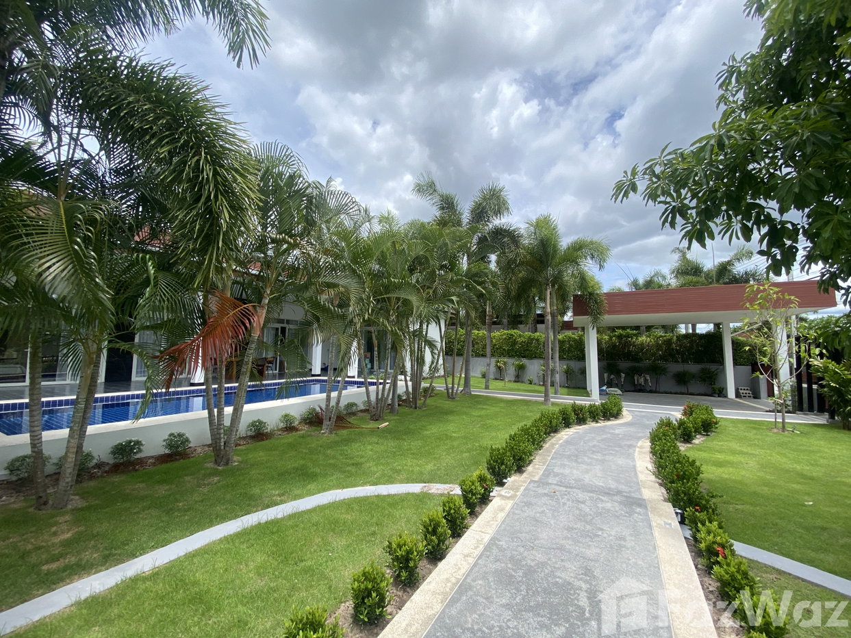 picture Idyllic haven for sale: 350sqm 4 bed 4 bath thee Priced at ฿10,900,000. 1119954 - 15/16