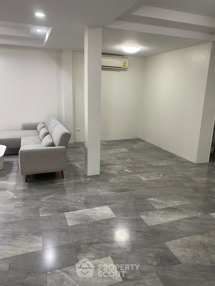 picture Pet-Friendly 3-BR 304 Sqm House At Wonderland 2 Village (ID 3429718) - 28/49