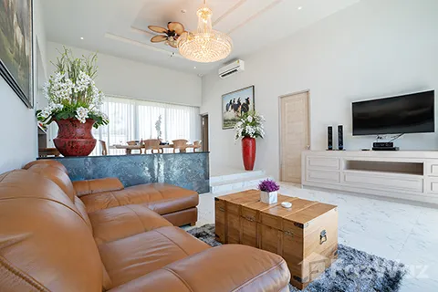 picture 4 Bedroom Villa for rent at Gold Chariot 1079588 - 2/11