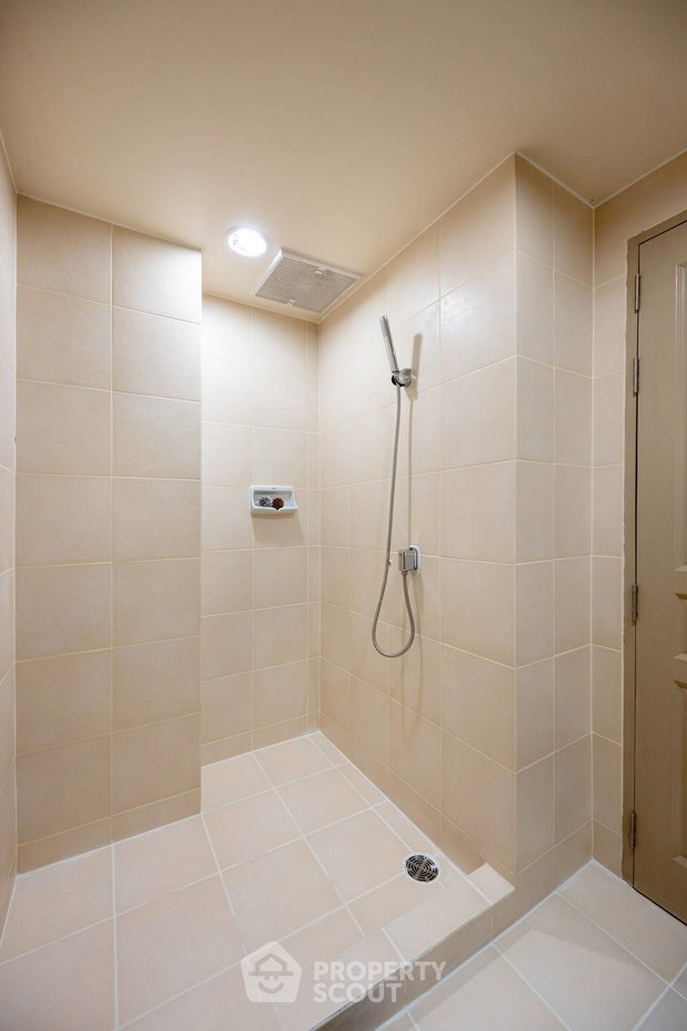 picture 3-BR Condo at Resorta Yen-Akat near MRT Khlong Toei (ID 2850612) - 12/13