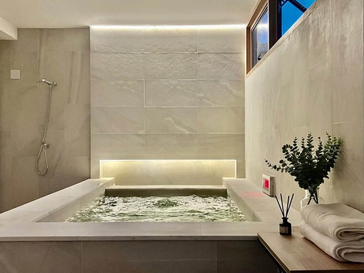 รูป 🏡 ให้เช่าทาวน์เฮาส์หรู 5 ห้องนอน พร้อม PRIVATE ONSEN 📍 เอกมัย 22 – ปรีดี พนมยงค์ 41 ใกล้ BTS พระโขนง
💰 120,000 บาท/เดือน - รูปที่ 4/11