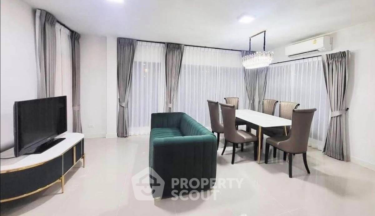 picture Pet-Friendly 4-BR Townhouse, Baan Klang Muang Ramintra 83 Station (ID 3431369) - 3/29