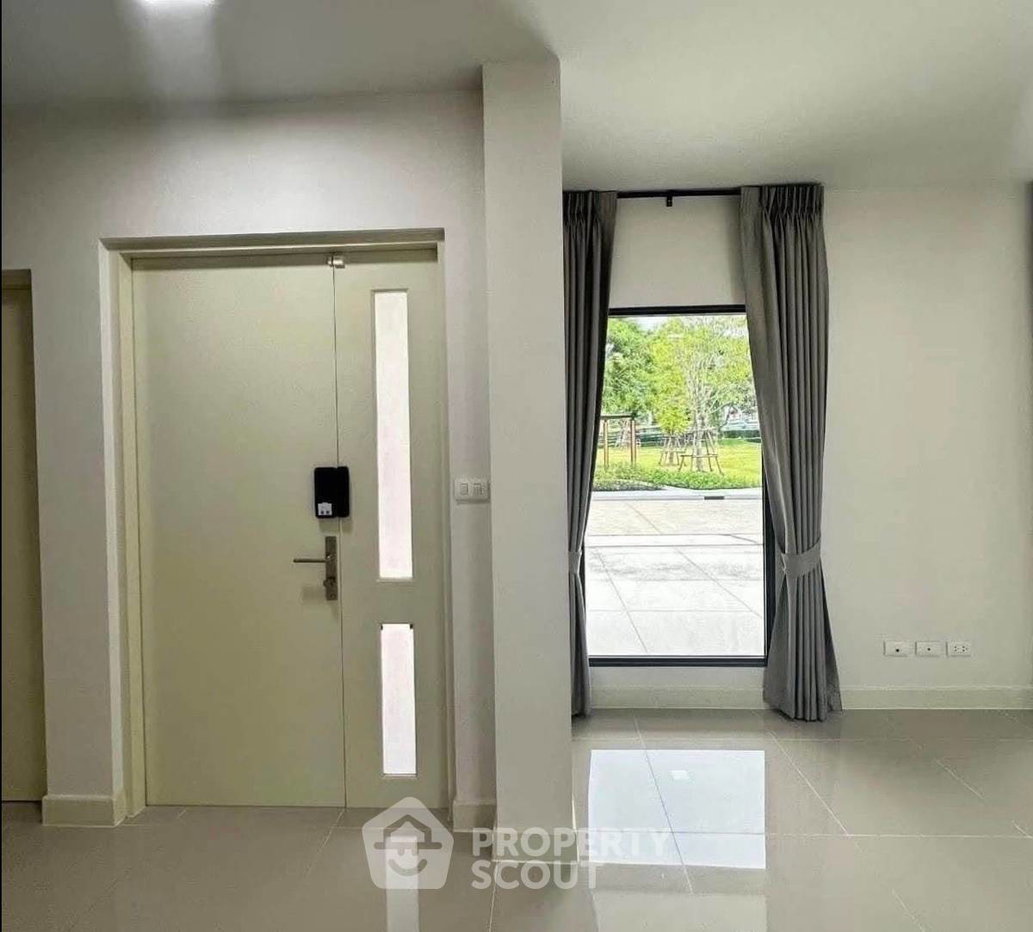 picture Pet-Friendly 4-BR Townhouse, Baan Klang Muang Ramintra 83 Station (ID 3431369) - 6/29