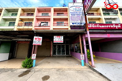 อาคารพาณิชย์ ถนนลำลูกกา : ขายอาคารพาณิชย์ 4 ชั้น ติดถนนไสวประชาราษฎร์ ลาดสวาย ลำลูกกา คลอง 4  ใกล้ตลาดลาดสวาย  
