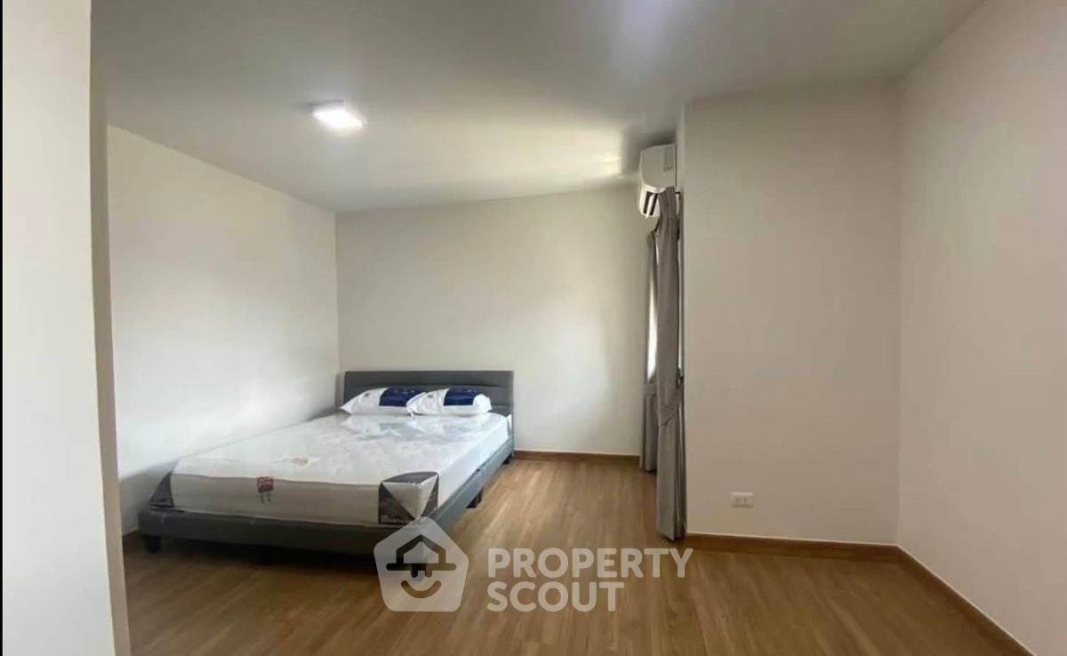 picture Pet-Friendly 4-BR Townhouse, Baan Klang Muang Ramintra 83 Station (ID 3431369) - 9/29