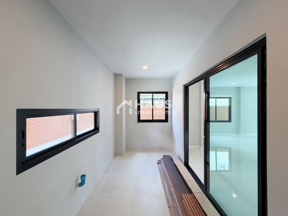 picture Kritsada Nakhon 18 / 4 Bedrooms #HPHU124 - 12/27