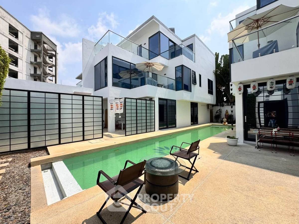 picture 300 Sqm 4-Bedroom Villa For Sale In Phratamnak (ID 3426310) - 11/29