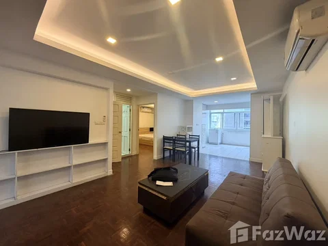 A Refined Urban Residence with the Comfort of Home. 6742277