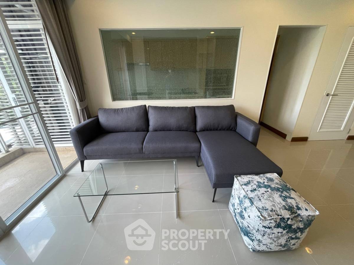 picture Spacious 2-BR 101 Sqm At The Rise Sukhumvit 39 Near BTS Phrom Phong (ID 592351) - 8/15