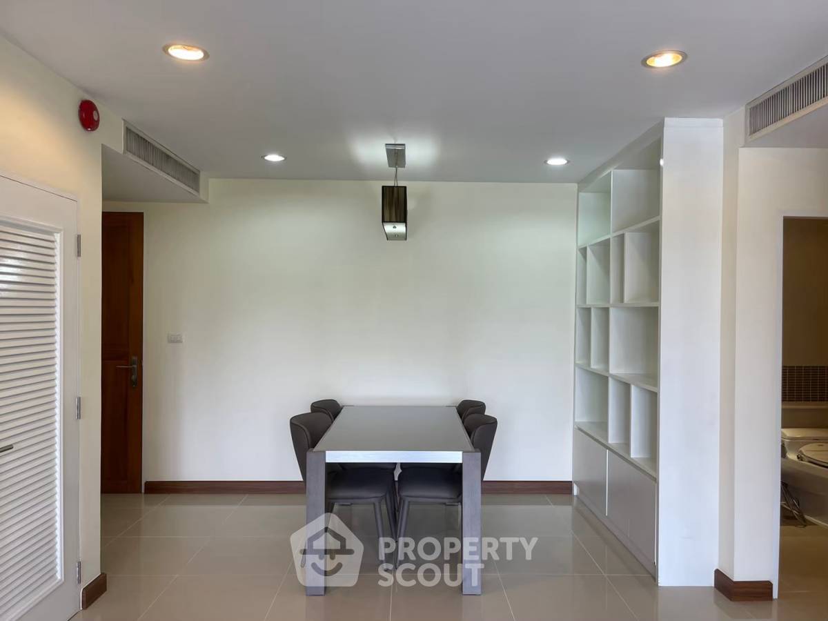 picture Spacious 2-BR 101 Sqm At The Rise Sukhumvit 39 Near BTS Phrom Phong (ID 592351) - 10/15
