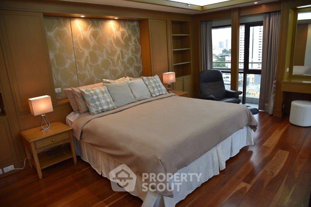 picture Spacious 4-BR 247 Sqm At The Natural Place Near MRT Phetchaburi (ID 1568576) - 2/9