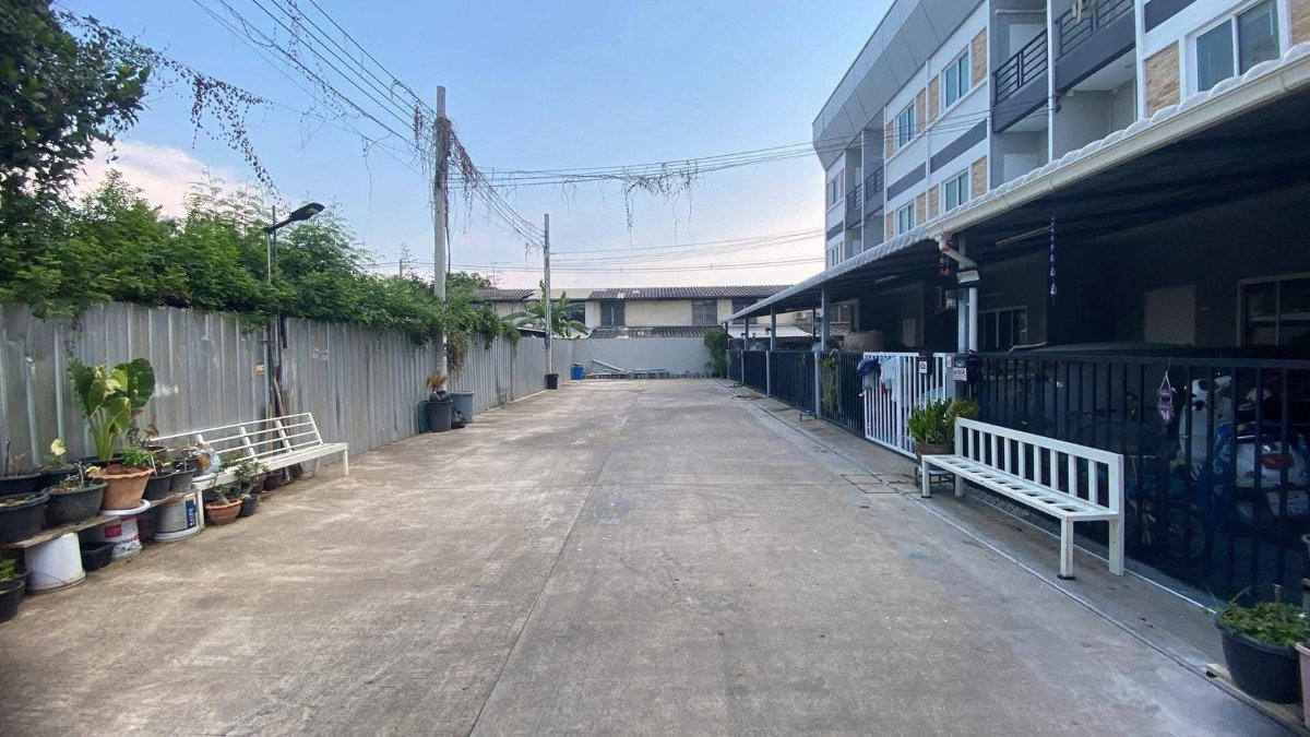รูป 🏡✨ ให้เช่าด่วน! ทาวน์โฮม 3 ชั้น ซอยหมู่บ้านนักกีฬาแหลมทอง 1 แยก 2 (2-4) 3 ห้องนอน 3 ห้องน้ำ พร้อมเข้าอยู่ทันที มีเฟอร์นิเจอร์ - รูปที่ 2/18