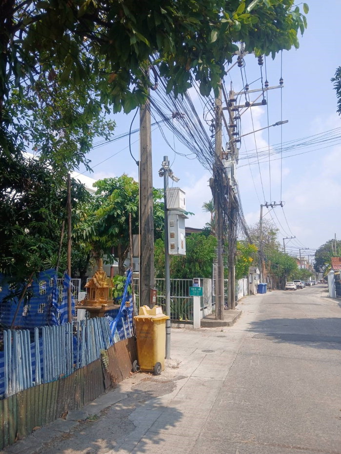 รูป ขายบ้านเดี่ยว 2 ชั้น หมู่บ้านมิตรภาพ 1 อ่อนนุช 46 ที่ดินใหญ่ 87 ตร.ว. 5 ห้องนอน จอดรถได้ 6 คันขึ้นไป - รูปที่ 12/13