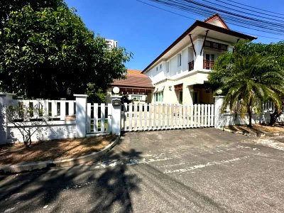 Houses for sale : Luxury resort-style house for sale, located right by the sea at Casalunar, Bangsaen experience every day as if it were a vacation.