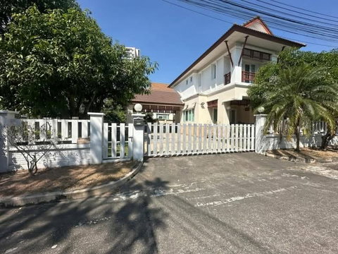 ขายบ้านหรูสไตล์รีสอร์ต ติดทะเล คาซาลูน่า บางแสน ใช้ชีวิตทุกวันเหมือนวันพักผ่อน