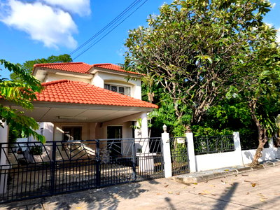 Houses for sale Saiaksorn School : Beautiful 2-Story Detached House at Serene House Watcharapol (Soi Ruammit Pattana)