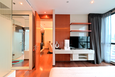 Condos for rent : The Address Sukhumvit 28 near BTS Phrom Phong Easy Start with a City Dweller Lifestyle
