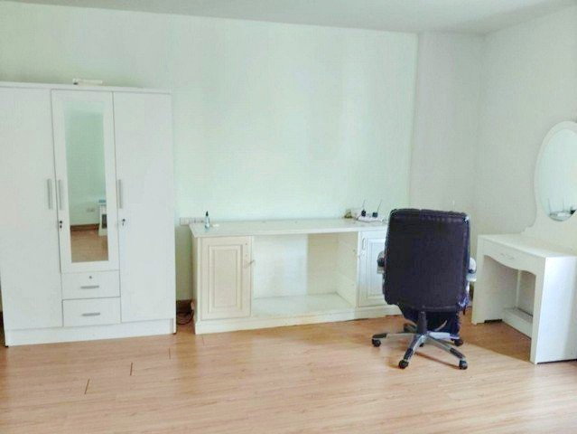 รูป สนามบินสุวรรณภูมิ ทาวน์โฮม 3 ชั้น 4นอน ลาดกระบัง 54 200ม. 4น้ำ .รพ.จุฬารัตน์ 8 27 ตร.ว. 230 ตร.ม.พร้อมเฟอร์ฯ แอร์ - รูปที่ 2/8