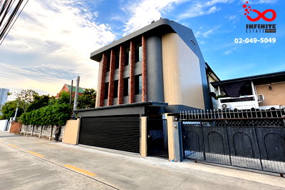 บ้านเดี่ยว ยูเนี่ยน มอลล์ : ขายบ้านเดี่ยว 3 ชั้น 53.5 ตร.ว. ถนนรัชดาภิเษก ซอยรัชดาภิเษก 42 Modern Loft