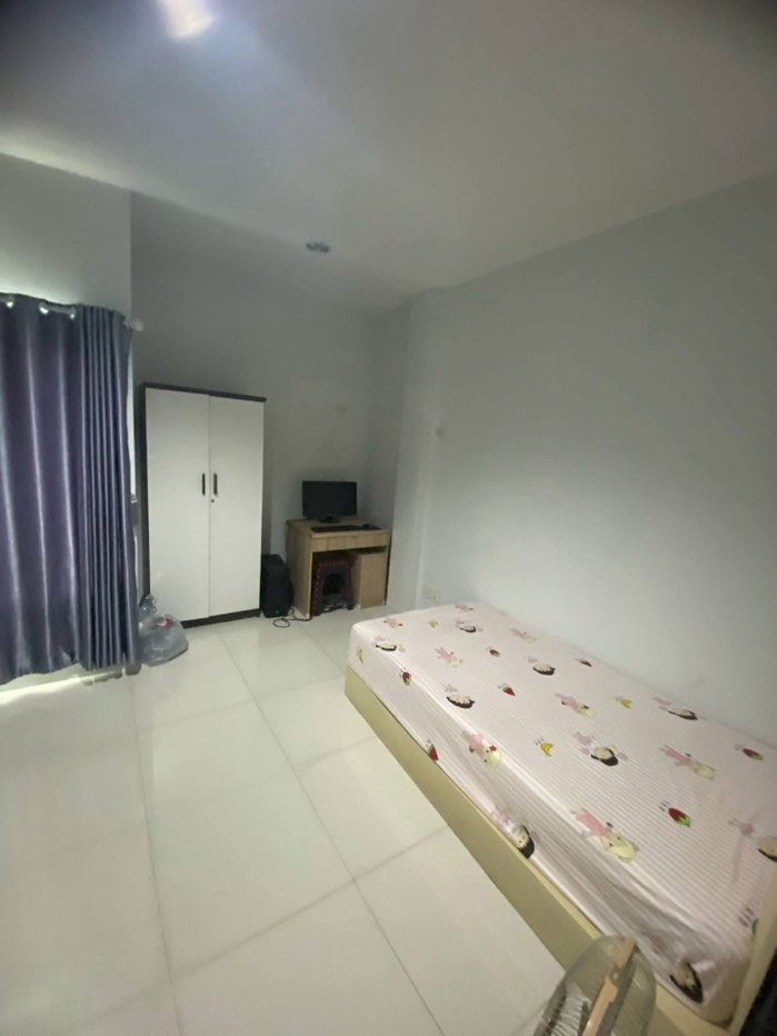 รูป 🏡✨ ให้เช่าด่วน! ทาวน์โฮม 3 ชั้น ซอยหมู่บ้านนักกีฬาแหลมทอง 1 แยก 2 (2-4) 3 ห้องนอน 3 ห้องน้ำ พร้อมเข้าอยู่ทันที มีเฟอร์นิเจอร์ - รูปที่ 9/18