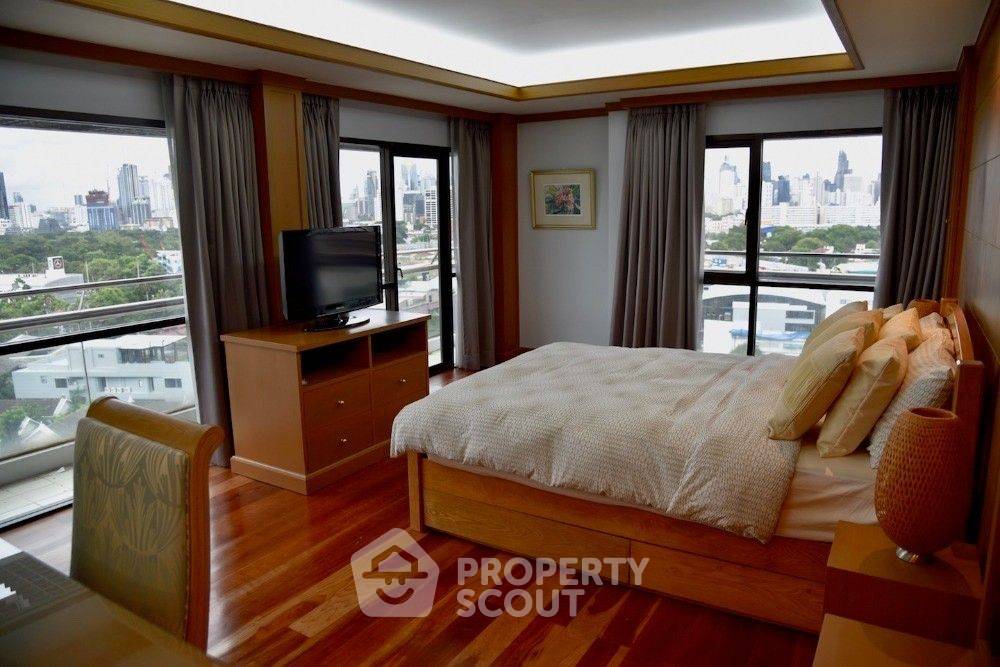 picture Spacious 4-BR 247 Sqm At The Natural Place Near MRT Phetchaburi (ID 1568576) - 7/9