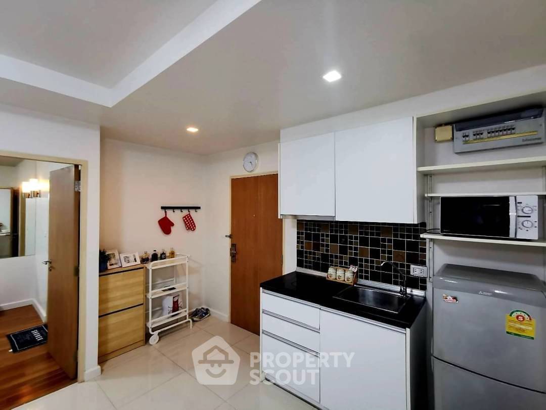 picture Great Value 1-BR At Le Cote Sukhumvit 14 Near BTS Asoke (ID 1988242) - 3/12