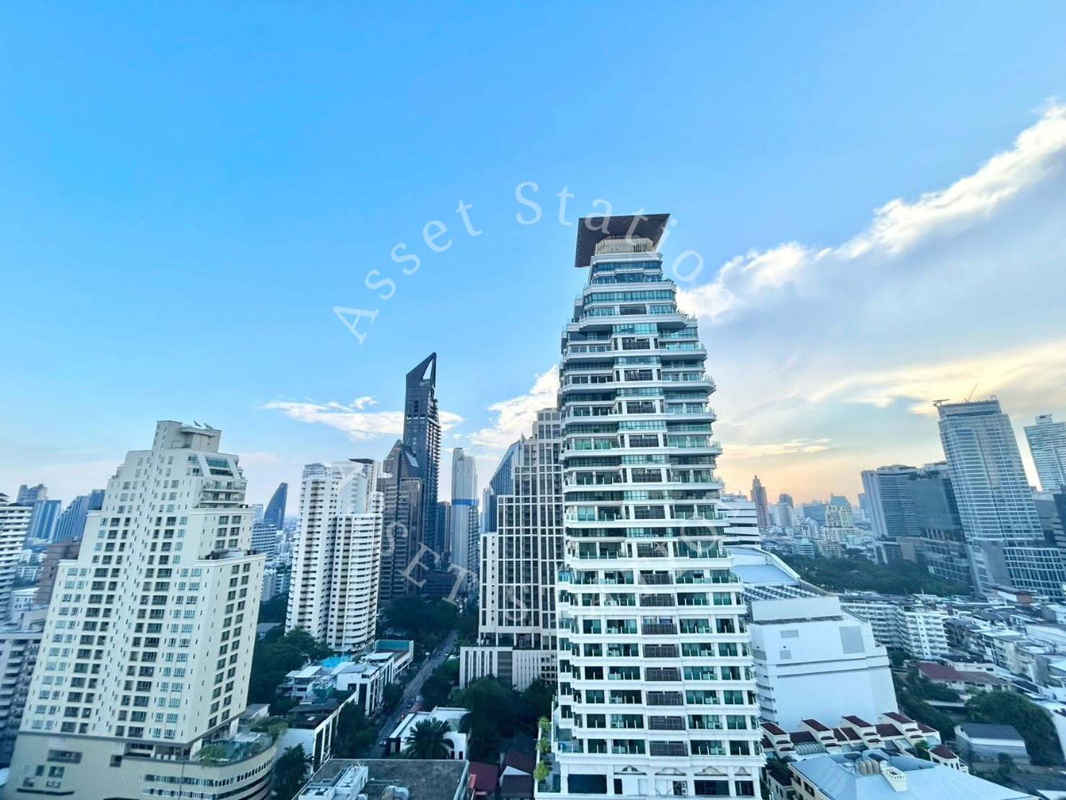 picture Noble State 39 | ð
Near BTS Phrom Phong Station and The Emporium - 8/10