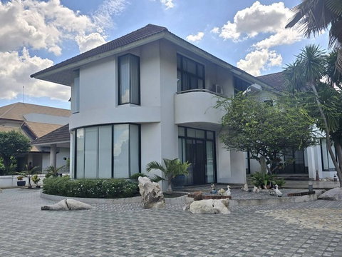 ขายบ้านเดี่ยวหรู โครงการคฤหาสน์ทายาท ใกล้เมืองทองธานี ที่ดิน 393.1 ตร.ว. หลังมุม 5 ห้องนอน 6 ห้องน้ำ พื้นที่ใช้สอย 500 ตร.ม. ราคา 36.5 ล้านบาท