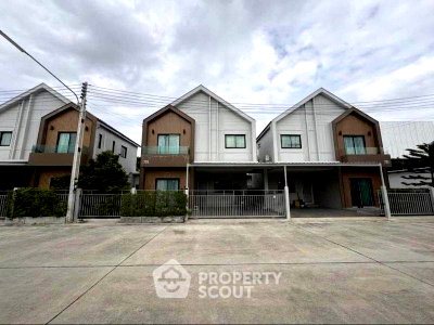 Houses for sale Si Racha Chonburi : 3-BR 204 Sqm Semi-Detached House At E-Town Village, Si Racha (ID 3442062)
