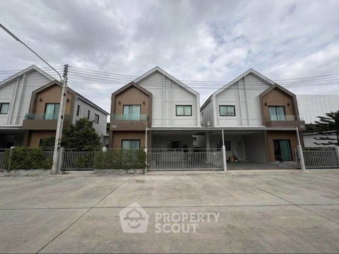 3-BR 204 Sqm Semi-Detached House At E-Town Village, Si Racha (ID 3442062)