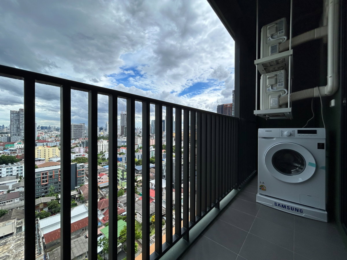 picture The Line Vibe 1 Bedroom/1Bathroom - 9/15