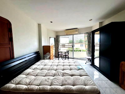 Condos for sale : View Talay1 Condo for Sale located near Pratumnak Hills and Jomtien Beach 