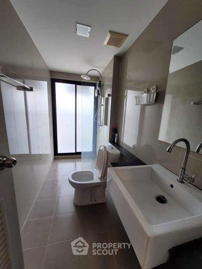 รูป คอนโด สตูดิโอ ที่ ลิฟวิ่ง อเวนิว บางแสน ใน แสนสุข (ID 3435965) - รูปที่ 2/6