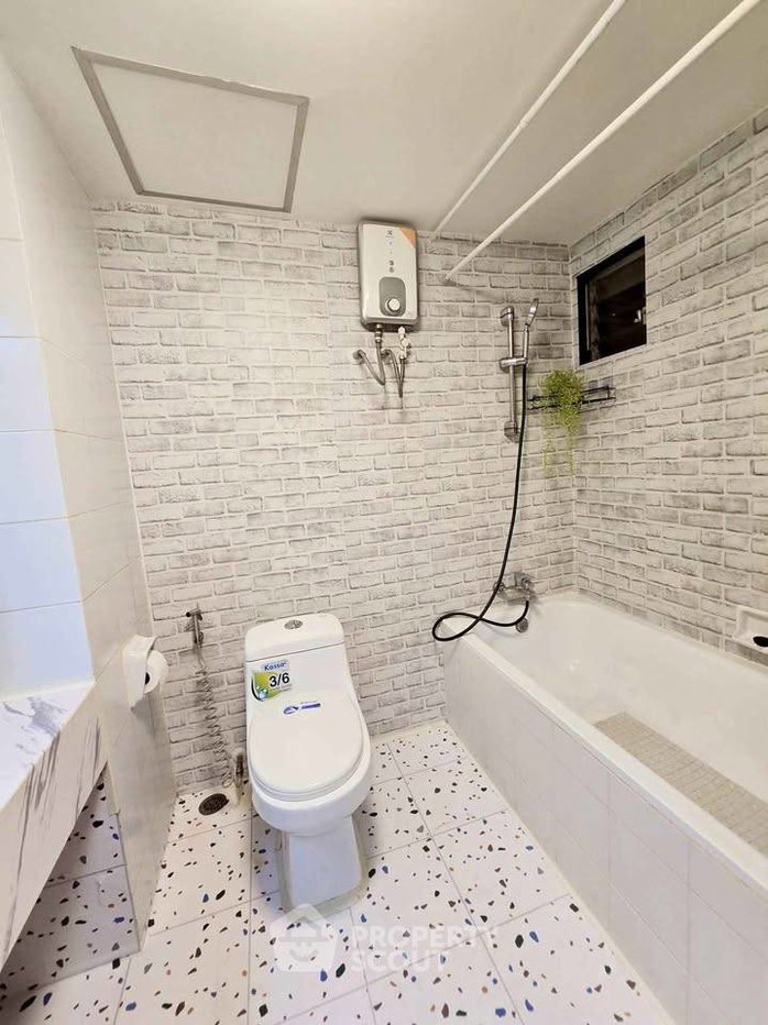 picture 1-BR Condo at Hillside Condo 4 in Chang Phueak (ID 3435601) - 8/13