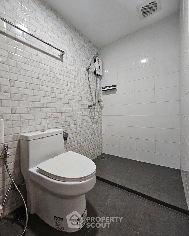 picture 1-BR Condo at Feel Condo Ladprao 122 in Phlapphla (ID 3437799) - 3/12