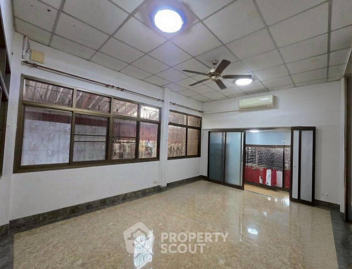 รูป ขายบ้าน 3 ห้องนอน ขนาด 160 ตร.ม. ทำเลแสนแสบ มีนบุรี (ID 3441157) - รูปที่ 16/17