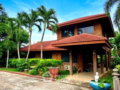 Houses for sale Bang Lamung Chonburi : Pet-Friendly 5-BR House | 750 Sqm | Pong, Bang Lamung (ID 3431591)
