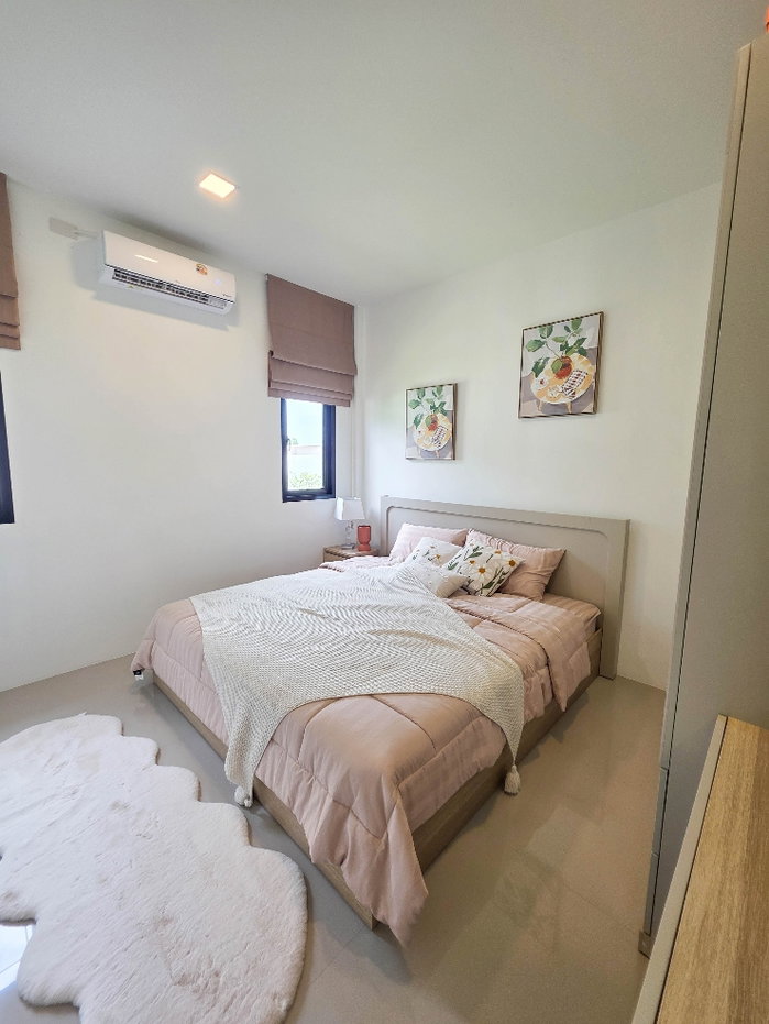 รูป 🏡 บ้านพร้อมอยู่ The Proud Venue 304 – โป่งไผ่ 🏡
✨ 3 ห้องนอน 3 ห้องน้ำ จอดรถ 2 คัน
🎉 ช่วยผ่อนสูงสุด 18 เดือน
🔥 เหลือเพียง 7 หลังสุดท้าย!
- รูปที่ 18/24