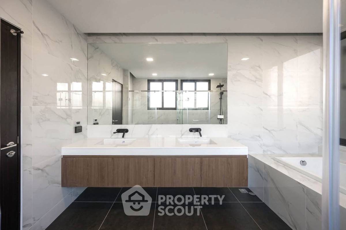 picture 4-BR House near MRT Wong Sawang (ID 3421123) - 5/5