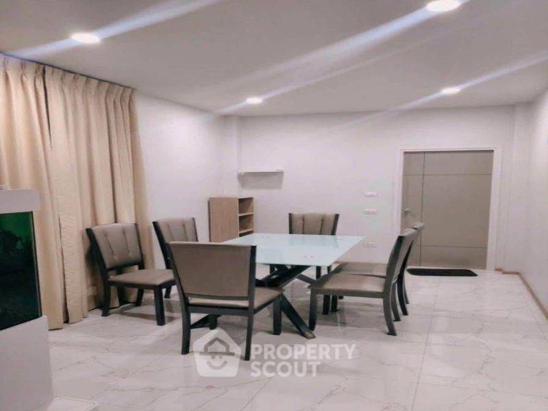 picture 3-BR 204 Sqm Semi-Detached House At E-Town Village, Si Racha (ID 3442062) - 4/8