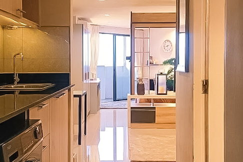 2 Bedroom Condo for Sale Paradise Condominium CS4635