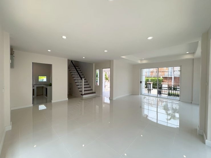 รูป (H901)บ้านเดี่ยวรีโนเวทใหม่ทั้งหลัง! สภาพสวยกริ๊บ เหมือนได้บ้านมือหนึ่ง หมู่บ้านมัณฑนา ปิ่นเกล้า-พระราม 5 - รูปที่ 3/15