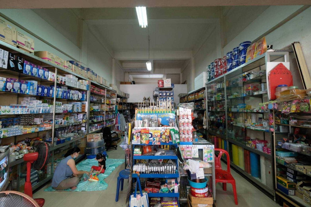 รูป ขายอาคารพาณิชย์ 3.5 ชั้น ตรงข้ามตลาดศรีนคร นครสวรรค์ ทำเลค้าขายศักยภาพสูง ลดเหลือ 4 ล้านบาท - รูปที่ 2/4